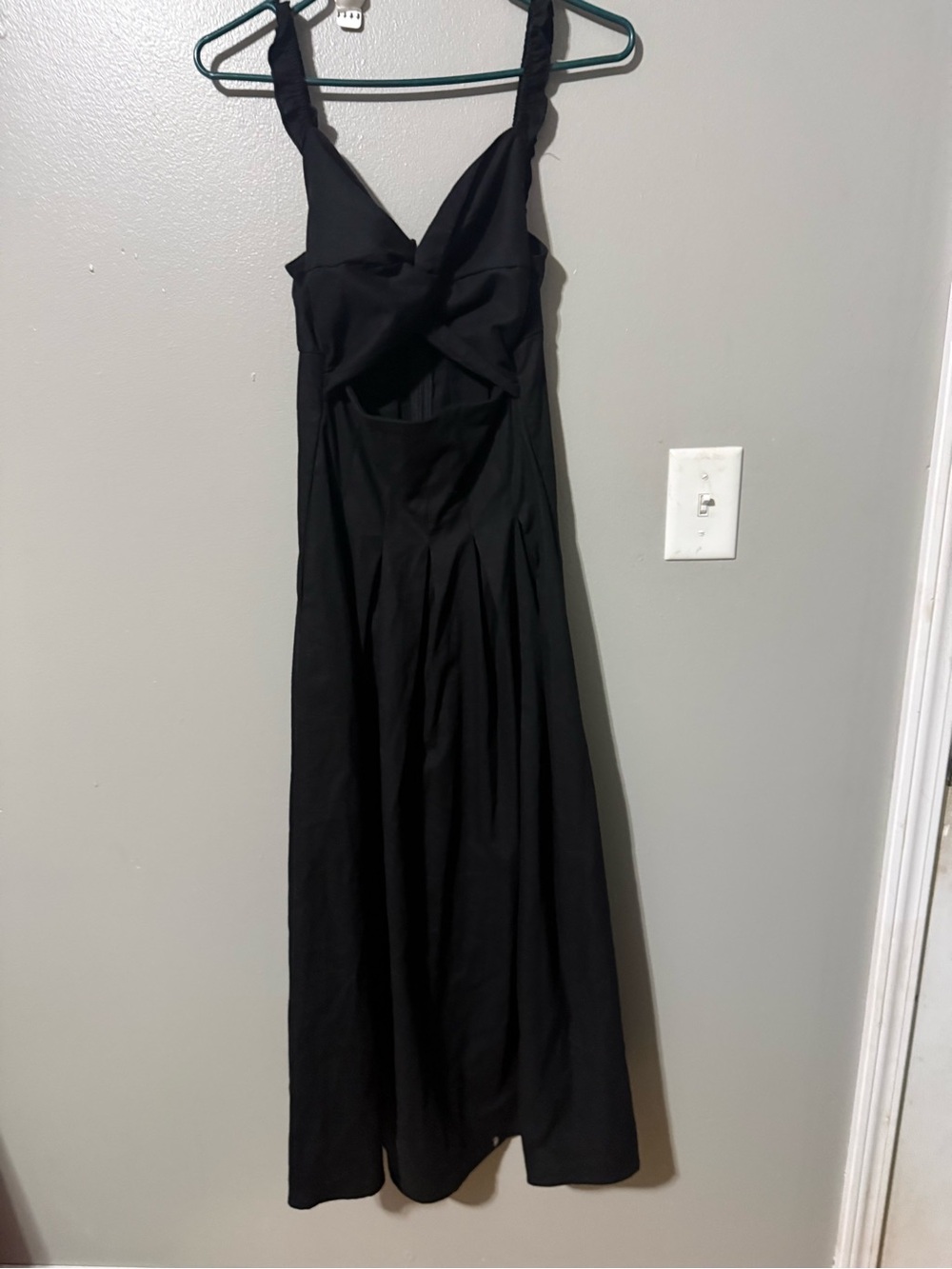 Petal & Pup Black Twist-Front Cutout Mellie Midi Dress  size XS NWT